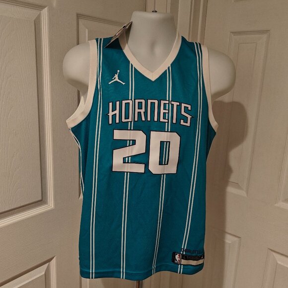 Charlotte Hornets 2018/19 Gordon Hayward NWT Jordan Swingman Jersey Boys L 14-16 - Picture 1 of 16